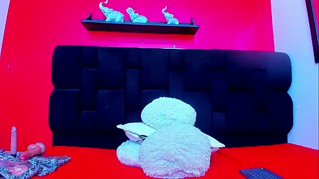 Leah Gomed online show from 01/13/25, 04:07