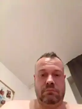 Snapshot of mikaaaaase chatting on 10/25/25, 12:40 mikaaaaase online show from 10/25/25, 12:40