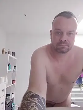 Snapshot of mikaaaaase chatting on 02/28/26, 08:04 mikaaaaase online show from 02/28/26, 08:04