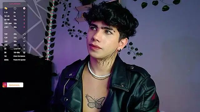 LyleBennett  online show from 12/02/24, 01:46