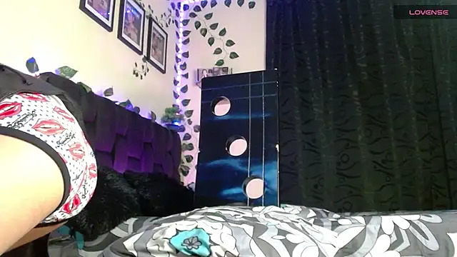 LyleBennett  online show from 02/21/25, 09:24