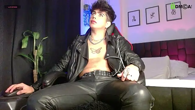 Snapshot of LyleBennett_ chatting on 03/18/26, 01:58 LyleBennett online show from 03/18/26, 01:58