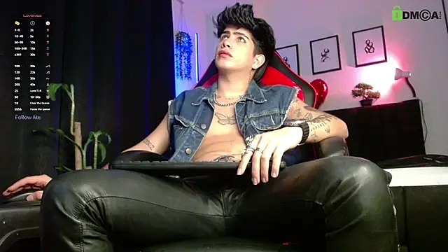 Snapshot of LyleBennett_ chatting on 03/31/26, 11:43 LyleBennett online show from 03/31/26, 11:43
