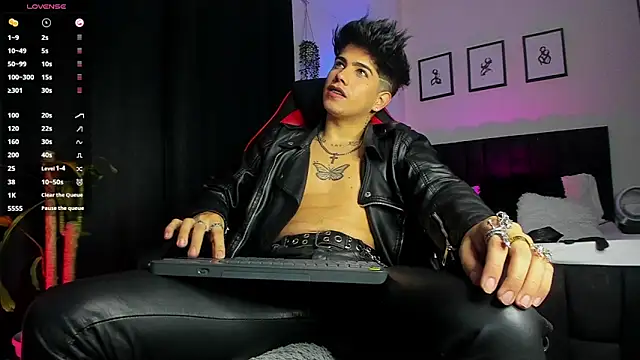 LyleBennett  online show from 07/12/26, 02:41
