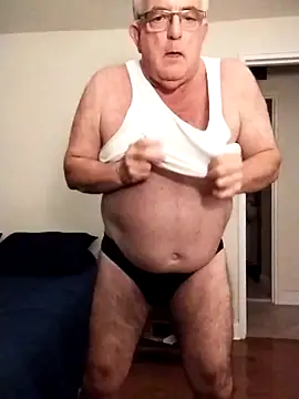 Snapshot of Shoreguy69 chatting on 12/14/25, 10:53 Shoreguy69 online show from 12/14/25, 10:53