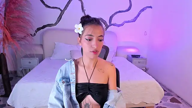 AlliceRosero online show from 10/02/25, 04:41