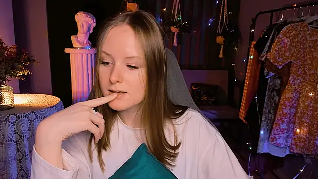 VivienLeeigh online show from 12/28/24, 01:06