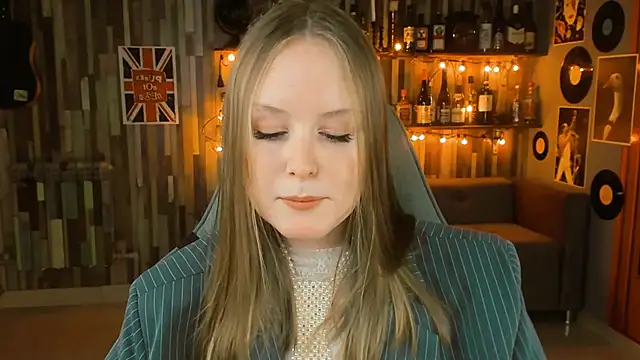 VivienLeeigh online show from 02/20/25, 04:14