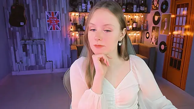 VivienLeeigh online show from 03/18/25, 10:37