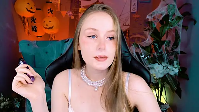 VivienLeeigh online show from 10/19/25, 09:43