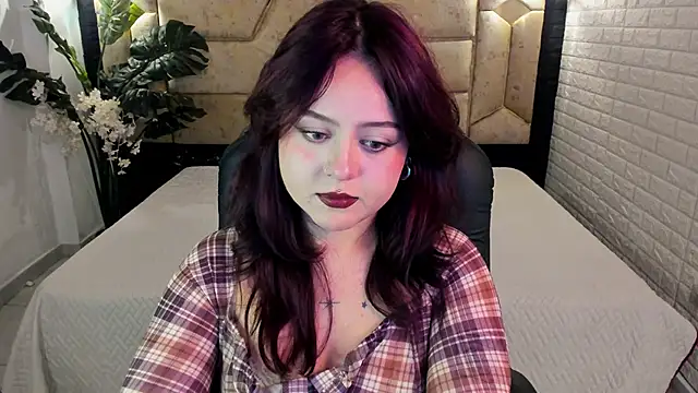 Snapshot of crimson_tati_ chatting on 04/30/26, 05:14 crimson tati online show from 04/30/26, 05:14