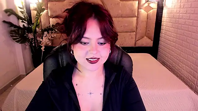 Snapshot of crimson_tati_ chatting on 05/08/26, 05:13 crimson tati online show from 05/08/26, 05:13