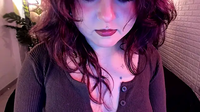 Snapshot of crimson_tati_ chatting on 05/10/26, 05:01 crimson tati online show from 05/10/26, 05:01