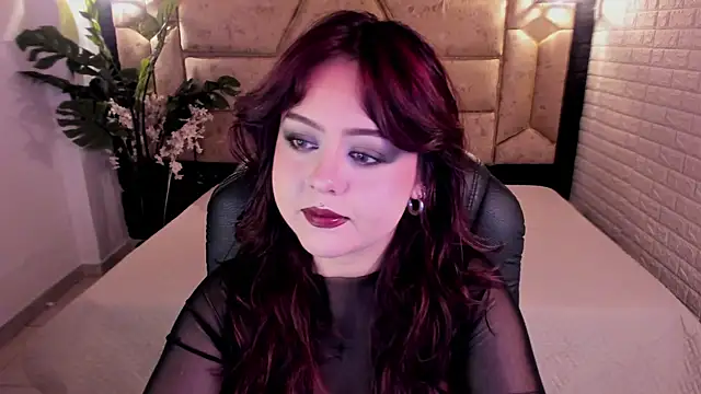 Snapshot of crimson_tati_ chatting on 05/15/26, 04:52 crimson tati online show from 05/15/26, 04:52