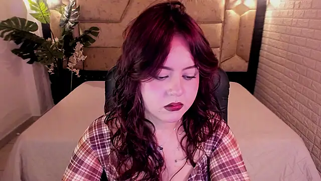 Snapshot of crimson_tati_ chatting on 05/24/26, 05:34 crimson tati online show from 05/24/26, 05:34