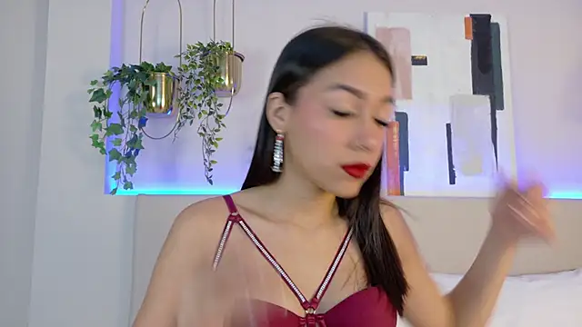 Snapshot of MiaOconner chatting on 12/17/24, 01:05 MiaOconner online show from 12/17/24, 01:05