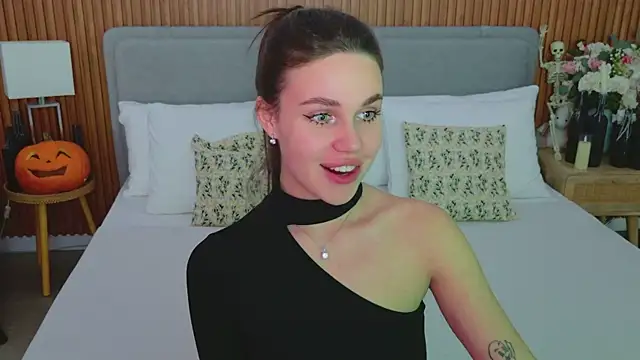 Snapshot of RihannaRose chatting on 10/26/25, 05:08 RihannaRose online show from 10/26/25, 05:08