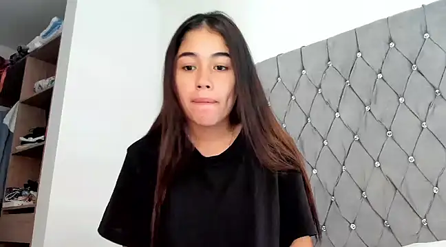 Snapshot of AriaMontgomery chatting on 12/17/24, 07:37 AriaMontgomery online show from 12/17/24, 07:37