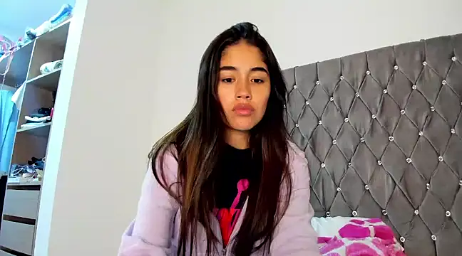 Snapshot of AriaMontgomery chatting on 12/18/24, 05:15 AriaMontgomery online show from 12/18/24, 05:15