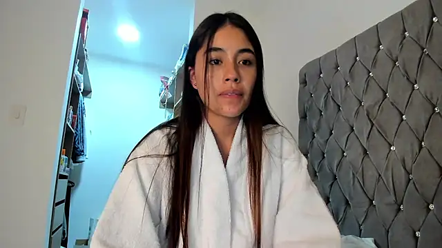 Snapshot of AriaMontgomery chatting on 12/22/24, 06:17 AriaMontgomery online show from 12/22/24, 06:17