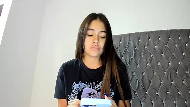 Snapshot of AriaMontgomery chatting on 01/25/25, 05:29 AriaMontgomery online show from 01/25/25, 05:29