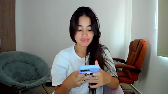 Snapshot of AriaMontgomery chatting on 02/17/25, 07:42 AriaMontgomery online show from 02/17/25, 07:42