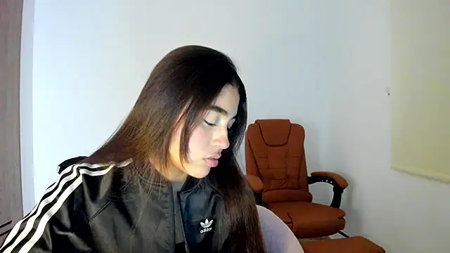 Snapshot of AriaMontgomery chatting on 02/25/25, 05:41 AriaMontgomery online show from 02/25/25, 05:41