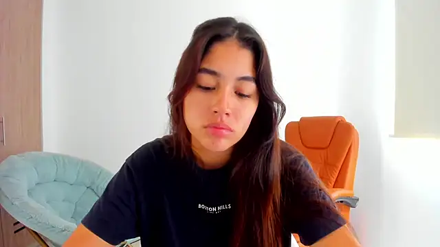 Snapshot of AriaMontgomery chatting on 03/07/25, 06:22 AriaMontgomery online show from 03/07/25, 06:22