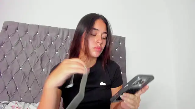 Snapshot of AriaMontgomery chatting on 09/18/25, 05:31 AriaMontgomery online show from 09/18/25, 05:31