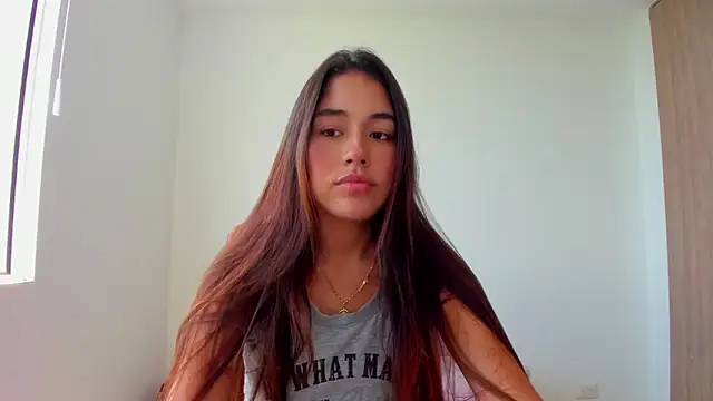 Snapshot of AriaMontgomery chatting on 10/18/25, 04:19 AriaMontgomery online show from 10/18/25, 04:19