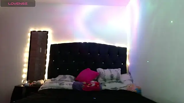 holy juli online show from 02/11/25, 04:33