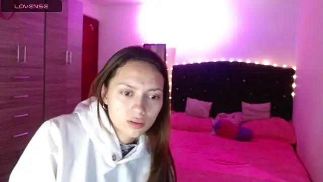 holy juli online show from 10/17/25, 04:04