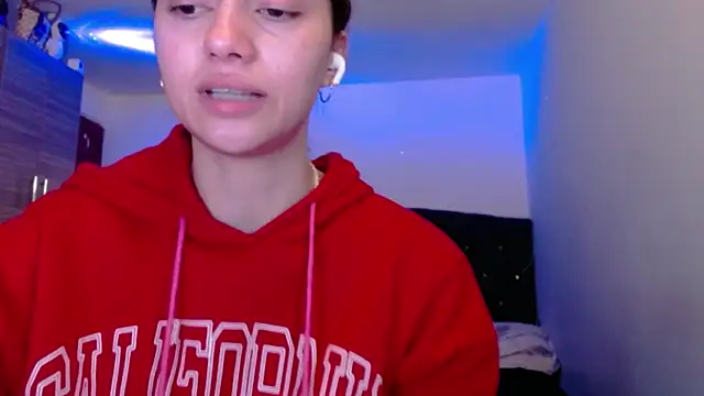 holy juli online show from 06/02/26, 04:36