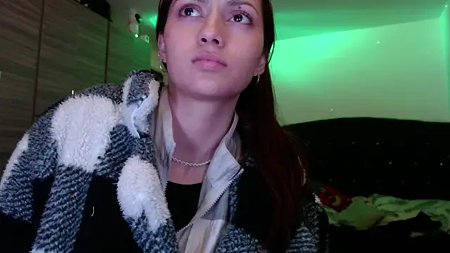 holy juli online show from 06/10/26, 03:39