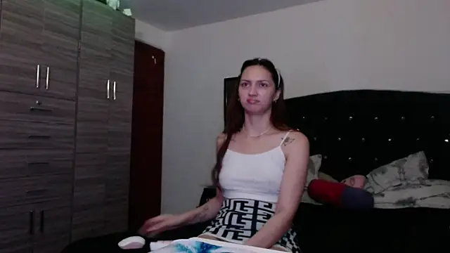 holy juli online show from 06/25/26, 05:12