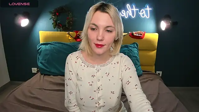 Fluffy Monica online show from 01/08/25, 01:00