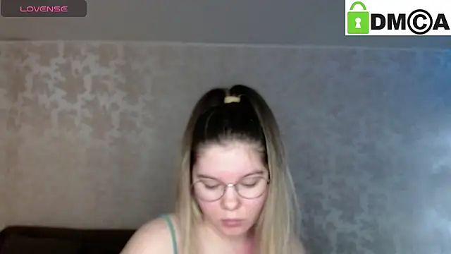Snapshot of holy_michela chatting on 01/14/25, 02:19 holy michela online show from 01/14/25, 02:19