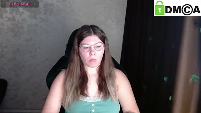 Snapshot of holy_michela chatting on 09/26/25, 04:49 holy michela online show from 09/26/25, 04:49