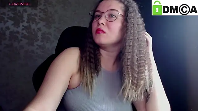 Snapshot of holy_michela chatting on 10/15/25, 06:35 holy michela online show from 10/15/25, 06:35