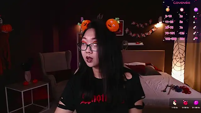 Snapshot of Marine_Vact chatting on 10/26/25, 02:12 Marine Vact online show from 10/26/25, 02:12