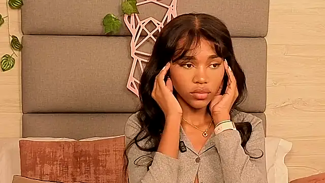 Lily Miiller online show from 10/23/25, 08:51