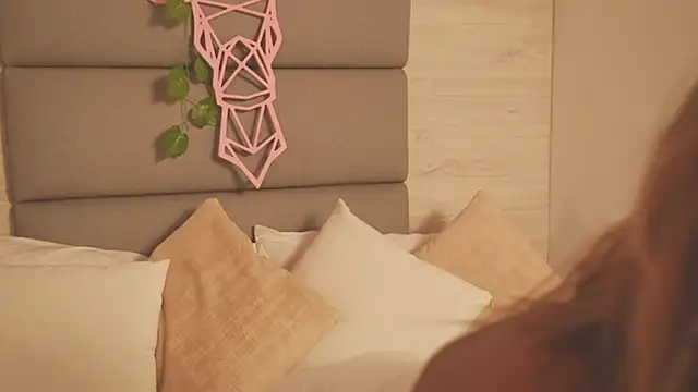 Lily Miiller online show from 01/08/26, 09:06