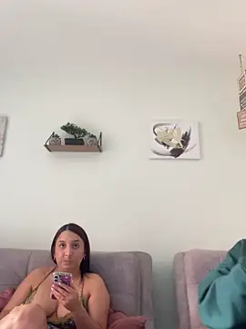 Snapshot of Nickiiiii chatting on 02/10/25, 06:35 Nickiiiii online show from 02/10/25, 06:35