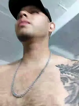 Snapshot of King_russo chatting on 05/10/26, 01:44 King russo online show from 05/10/26, 01:44