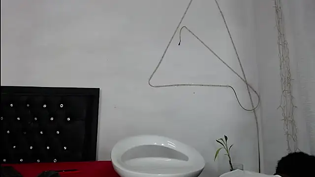 Snapshot of Damian_hart_24CM chatting on 05/15/26, 10:11 Damian hart 24CM online show from 05/15/26, 10:11