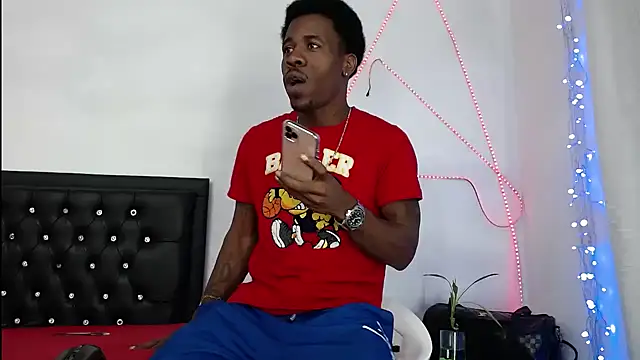 Snapshot of Damian_hart_24CM chatting on 06/25/26, 04:45 Damian hart 24CM online show from 06/25/26, 04:45
