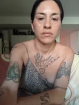 Snapshot of LaCristinatrans chatting on 11/18/25, 06:56 LaCristinatrans online show from 11/18/25, 06:56