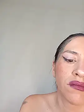 Snapshot of LaCristinatrans chatting on 12/20/25, 09:11 LaCristinatrans online show from 12/20/25, 09:11