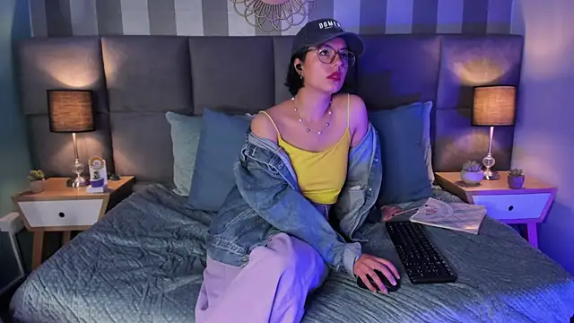 Snapshot of victoria_byte chatting on 03/07/25, 01:29 victoria byte online show from 03/07/25, 01:29