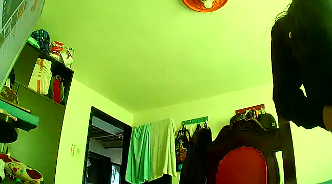 Snapshot of samanta_rosas1 chatting on 12/13/24, 06:27 samanta rosas1 online show from 12/13/24, 06:27